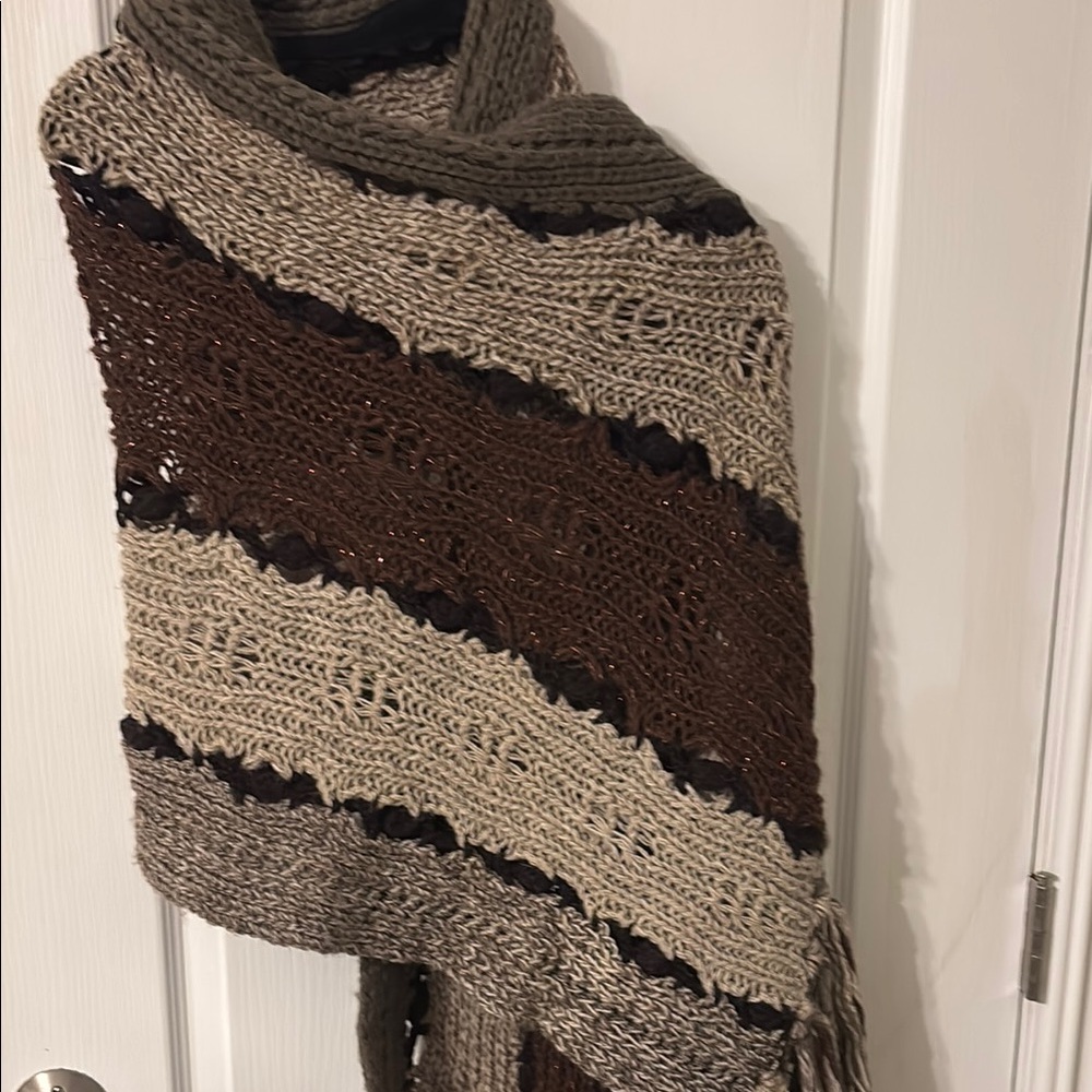 Chunky Knit Fringe Scarf - Brown, Beige, black and metallic - Picture 3 of 4